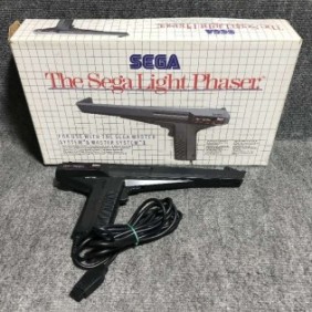 LIGHT PHASER CON CAJA SEGA MASTER SYSTEM