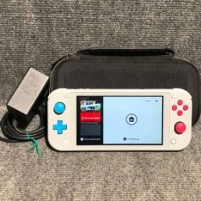 CONSOLA NINTENDO SWITCH LITE POKEMON ZACIAN Y ZAMAZENTA 32GB+AC+FUNDA