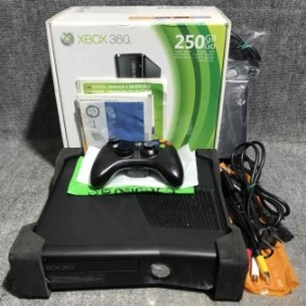 CONSOLA MICROSOFT XBOX 360 SLIM 250GB CON CAJA