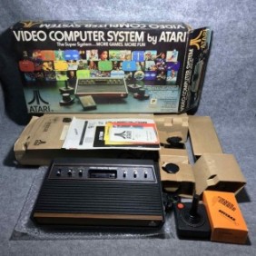 CONSOLA ATARI 2600 CON CAJA