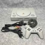 CONSOLA SONY PLAYSTATION SCPH 1002+XSTATION+64GB+MANDO+AV+AC PS1